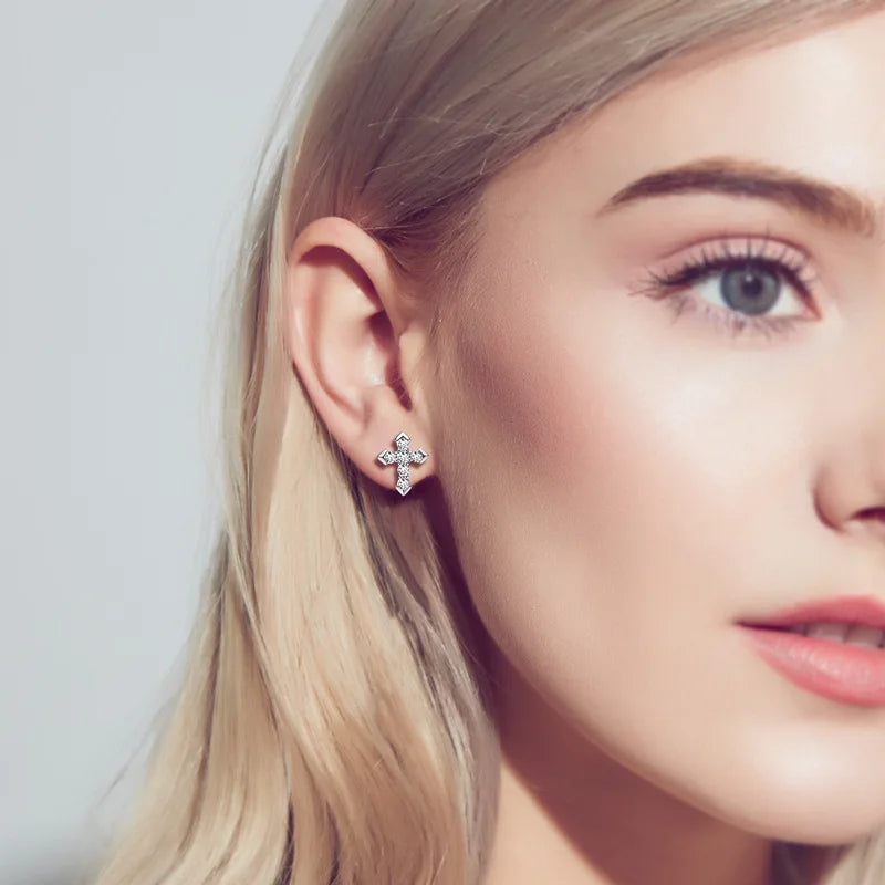 Moissanite križni uhani